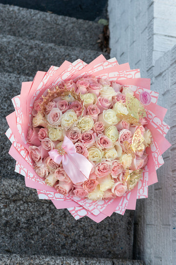 50 pinks , babysbreath rim, & hello kitty plush 🎀