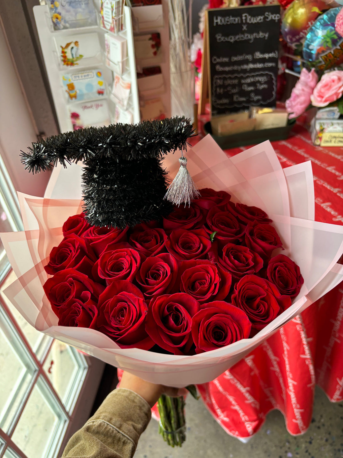 Non Graduation Image ADD ON A graduation cap to any Non-Grad bouquet 🎓 – Que Bonito